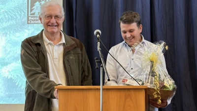 Christopher Sturm aus Seitendorf löst Thomas Emslander als Vorsitzenden der Bayerischen Christbaumanbauer ab. (Foto: Thomas Emslander Junior)