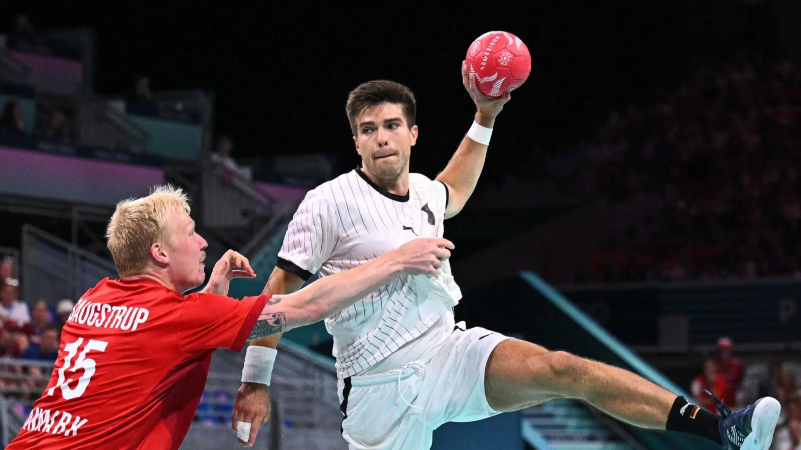 Die deutschen Handballer leisten sich im verlorenen Olympia-Finale zu viele Fehler im Angriff. (Foto: Tom Weller/dpa)