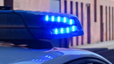 Die Polizei befindet sich nach dem Fund einer Frauenleiche im Großeinsatz. (Symbolbild) (Foto: Patrick Pleul/dpa)