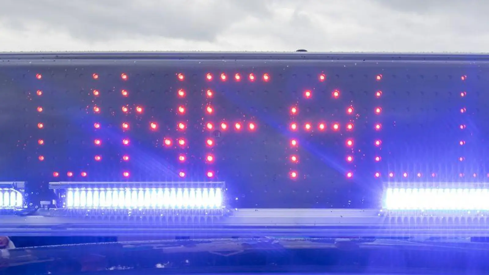 Die Polizei musste sich um einen Unfall im östlichen Landkreis Ansbach kümmern. (Symbolbild: Daniel Karmann/dpa)
