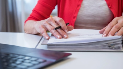 Läuft das Krankengeld aus, können Betroffene Anspruch auf Arbeitslosengeld oder Bürgergeld haben. (Foto: Christin Klose/dpa-tmn)