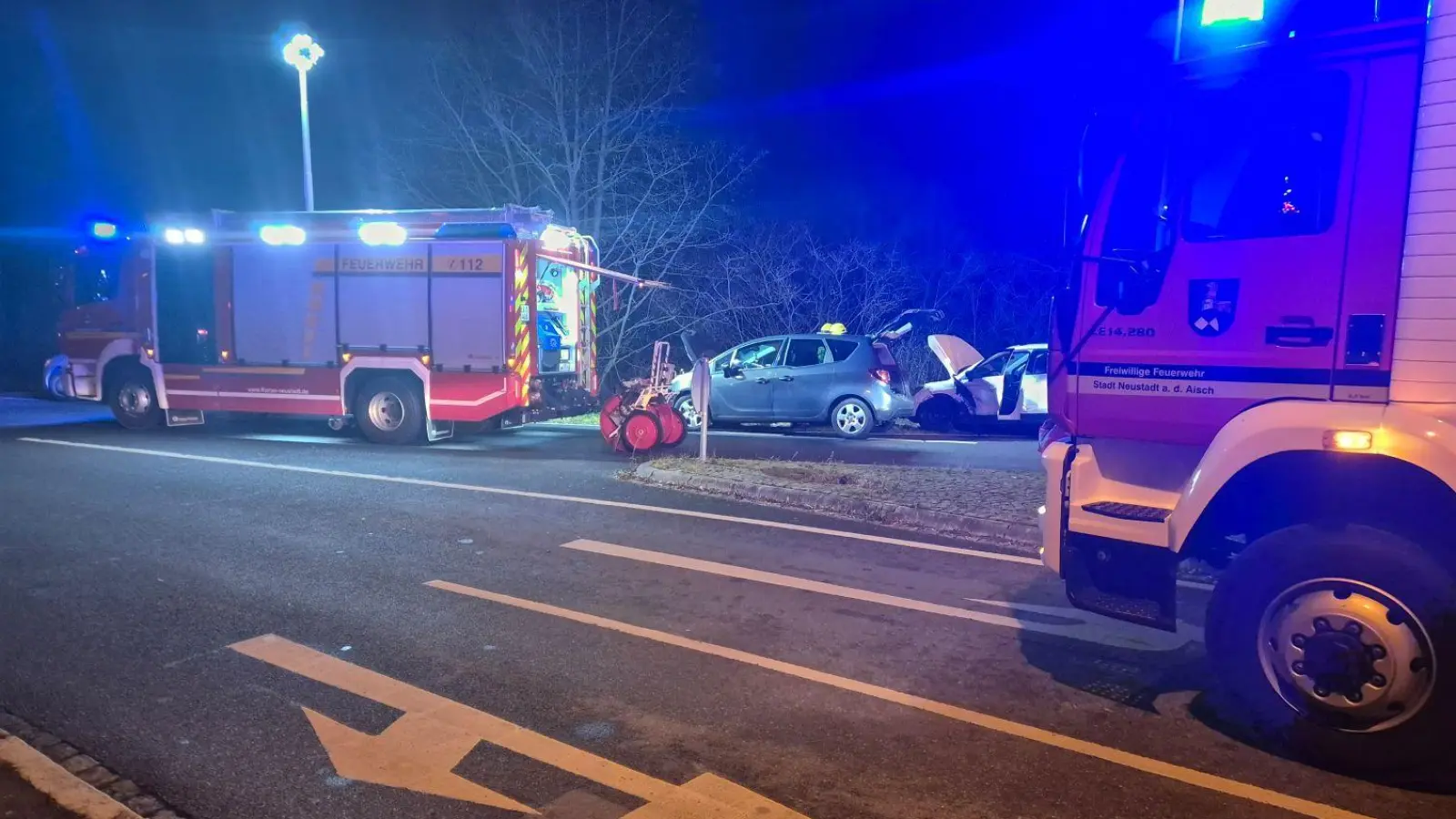 Die Feuerwehr hat in Neustadt Teile der B8 und B470 gesperrt, um eine Unfallstelle zu sichern. (Foto: Patrick Lauer)