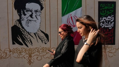 Trotz Irans ausgeklügelten Systems zur Umgehung von Sanktionen bekommt die Bevölkerung die wirtschaftliche Schieflage in Form gestiegener Preise deutlich zu spüren. (Archivbild) (Foto: Vahid Salemi/AP/dpa)