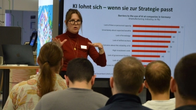 Stiftungsprofessorin Yvonne Wetsch sieht das TTZ in der Pflicht, den mittelständischen Unternehmen auf dem Land die Chancen und Möglichkeiten der Künstlichen Intelligenz (KI) näher zu bringen.  (Foto: Patrick Lauer)
