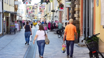 Die Neustadt ist inzwischen wieder deutlich bunter und damit attraktiver für Kunden. Ansatzpunkte für Verbesserungen gibt es in der Innenstadt aber zuhauf, stellte eine Untersuchung wenig überraschend fest. (Foto: Irmeli Pohl)