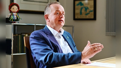 Er tritt erneut an: Oberbürgermeister Thomas Deffner blickt „eigentlich zufrieden” auf eine „knüppelharte Amtszeit” zurück und strebt eine zweite an. (Archivbild: Jim Albright)