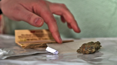 Konsumieren mehr Menschen Cannabis, weil der Besitz kleiner Mengen und der Anbau weniger Pflanzen nicht mehr strafbar ist? Und gibt es deshalb mehr Patienten mit Psychosen? (Symbolbild: Tizian Gerbing)