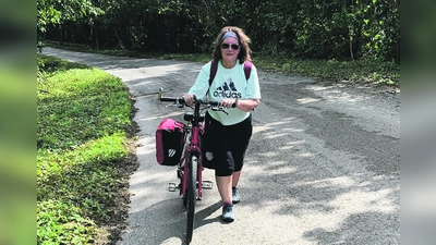 Im Februar 2022 Jahr ist Waltraut Kaufmann-Schmider mit dem Drahtesel durch Kuba gereist. Bei 35 Grad Hitze wurde ihr klar: Wer sein Fahrrad liebt, der schiebt. (Foto: Andreas Pfaffhausen)