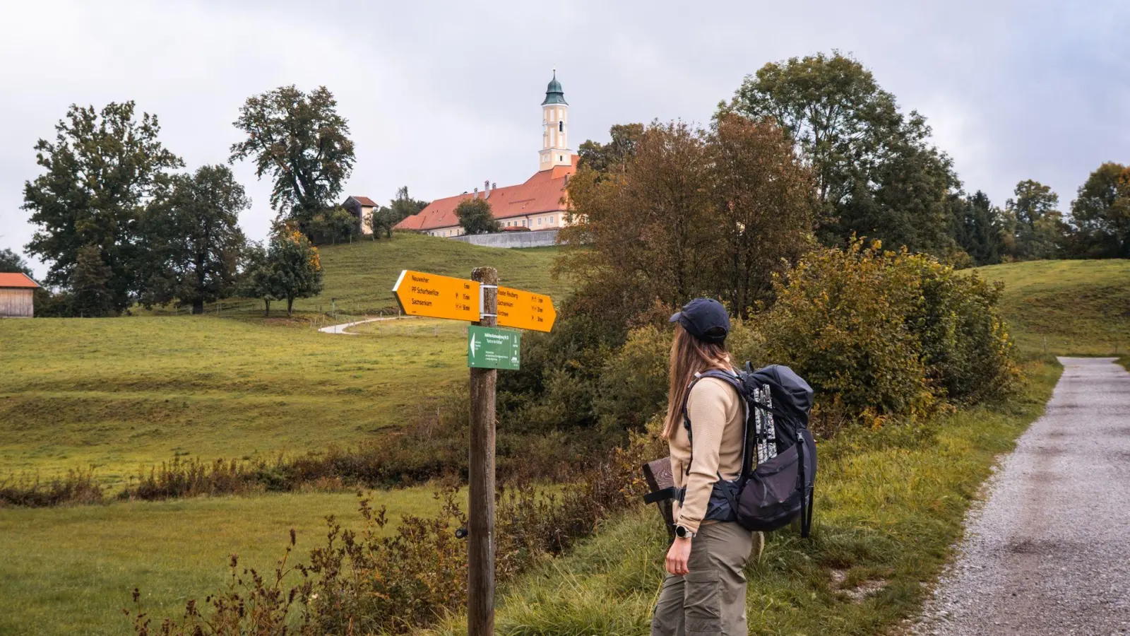 Die Klosterwege führen auf fünf Etappen durch das Tölzer Land und verbinden bedeutende Klöster der Region. (Foto: Chris Geigl/Tölzer Land Tourismus/dpa-tmn)