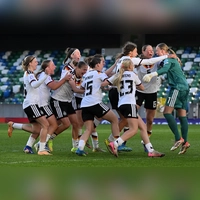 Deutschland jubelt (hier nach dem Halbfinale): Dana Keßler ganz links. (Foto: UEFA/Charles McQuillan)