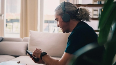 Musikstreaming, nicht Videostreaming: Wer bei Spotify ganz bewusst zuhören möchte, kann in der App nun jegliche Bewegtbilder gezielt abschalten. (Foto: Zacharie Scheurer/dpa-tmn)