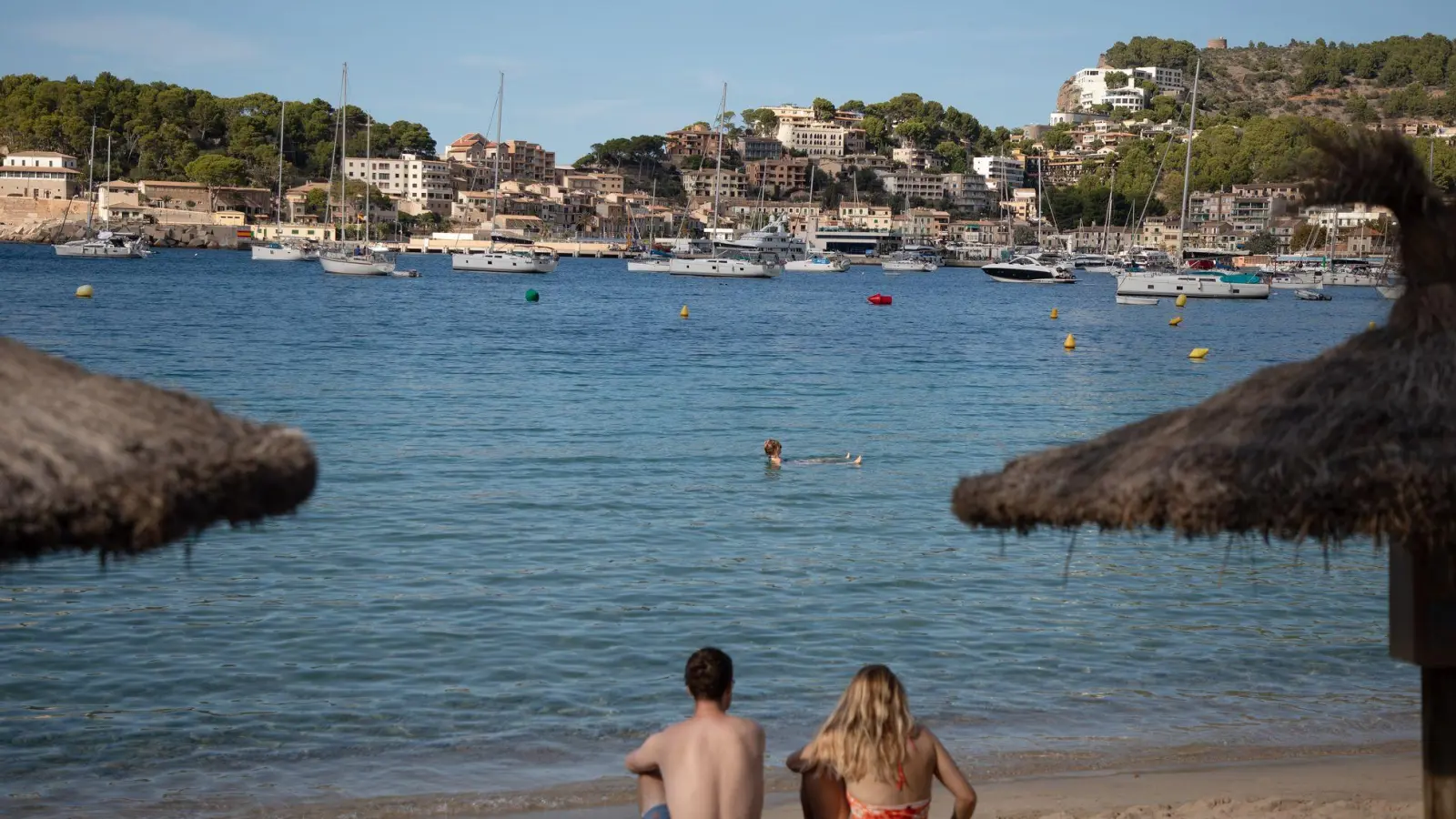 Spanien bleibt laut einer repräsentativen Umfrage das beliebteste Reiseziel der Deutschen in Europa. (Archivbild) (Foto: Clara Margais/dpa)