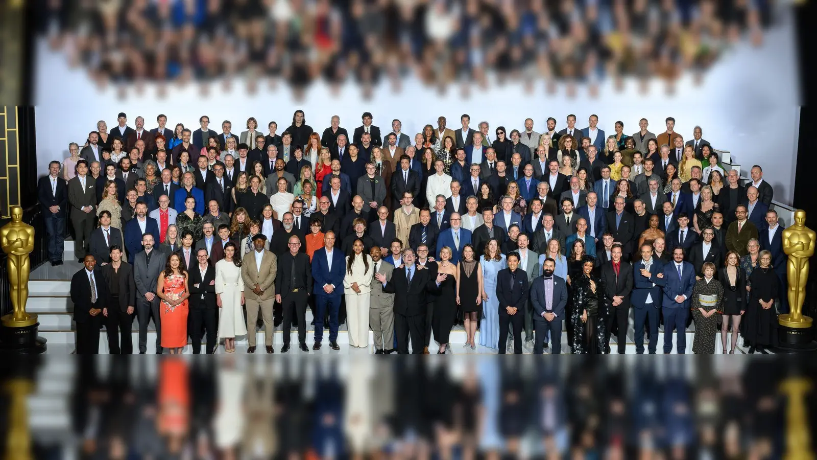 Schulter and Schulter stellen sich die Nominierten zum Klassenfoto auf.  (Foto: Richard Harbaugh/The Academy/AMPAS/dpa)