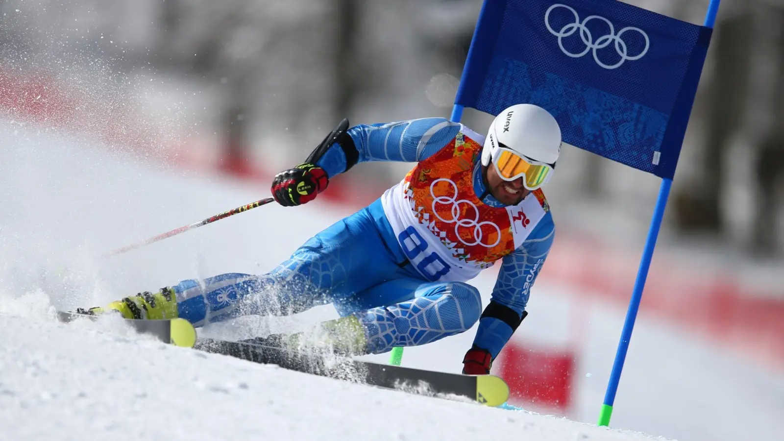 Der iranische Skirennfahrer Hossein Saveh Shemshaki fährt bei den Winterspielen in Sotschi 2014 die Piste herunter. (Foto: picture alliance / dpa)