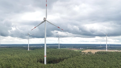 Windräder stehen mittlerweile einige im Landkreis Neustadt/Aisch-Bad Windsheim, so auch im Scheinfelder Raum. Sie sind ein Teil des EnergieHub-Konzepts. (Symbolbild: Mirko Fryska)