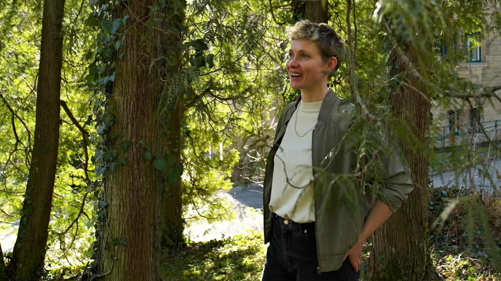 Die Natureinflüsse im Wildbad will die Künstlerin Alex Hojenski in ihre Arbeit mit einbeziehen. Ideen für ihr Werk hat sie bereits, wie genau sie es gestalten will, ist aber noch offen. (Foto: Elke Walter)