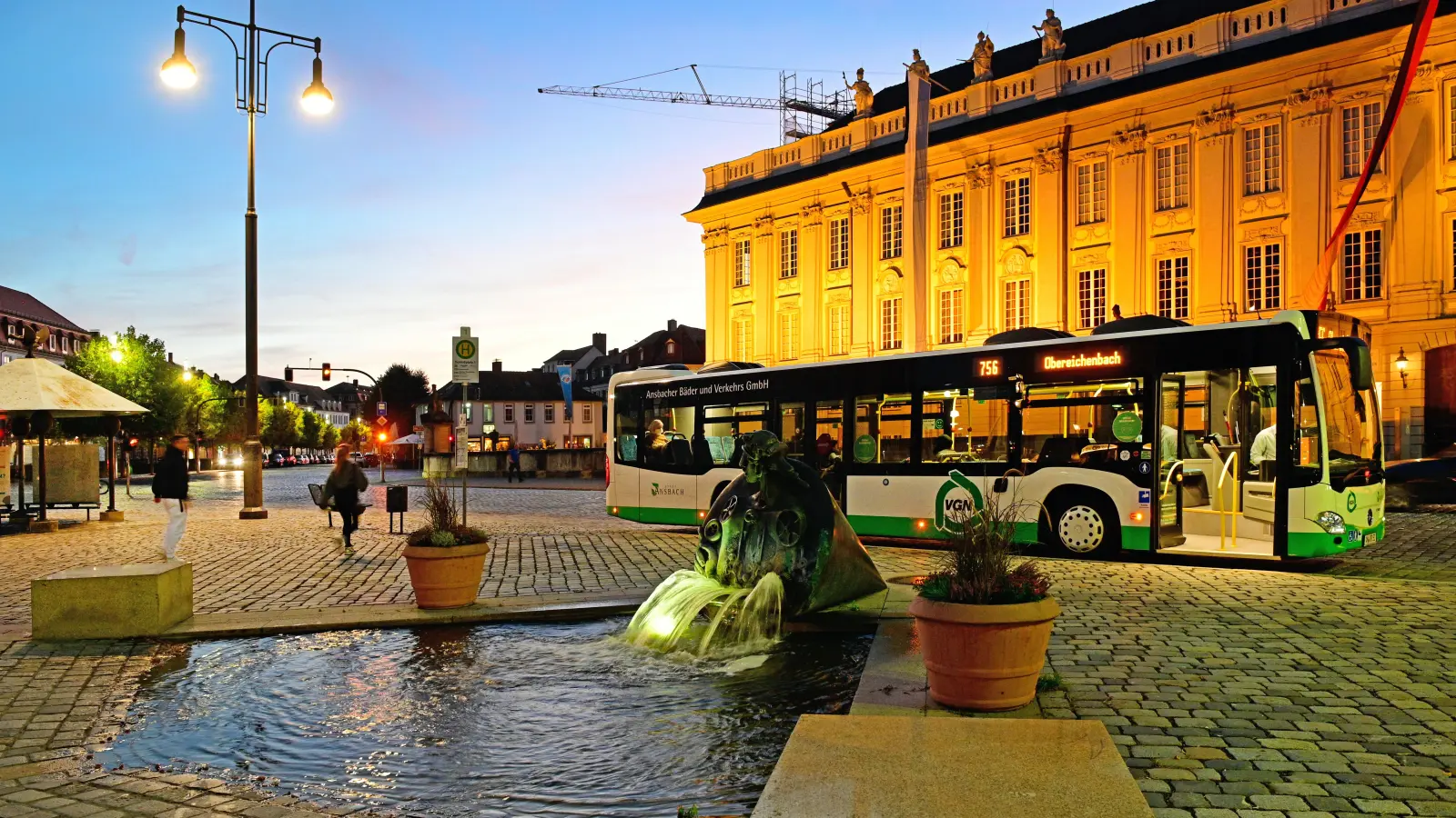 Die Ansbacher Stadtbusse fahren ab 15. Dezember in den Abendstunden nur noch stündlich. Außerdem ändern sich die Nummerierungen der Haltestellen am Schlossplatz. (Archivfoto: Jim Albright)