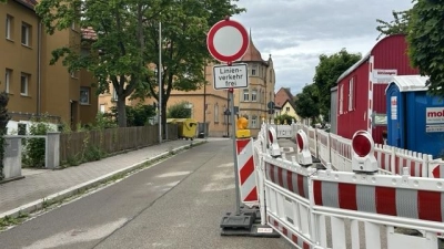 Die Jüdtstraße wird halbseitig für den Vekehr freigegeben. Vorher muss an der Engstelle aber noch eine Ampel aufgestellt werden. (Foto: Florian Pöhlmann)
