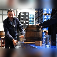 Bei Christoph Rösch (Rothenburg) füllt sich der erste Krug ohne Probleme. (Foto: Simone Hedler)