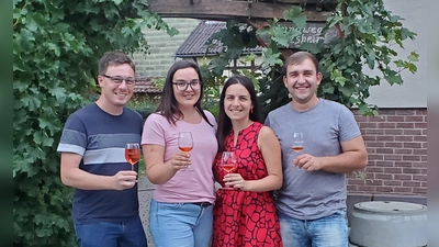 Manuel Krauß, Nicole Blank, Christina Alt und Tommy Neumeister (von links) freuen sich, dass ihr Programm für das nachgeholte Jubiläum so gut ankommt. (Foto: Ulli Ganter )
