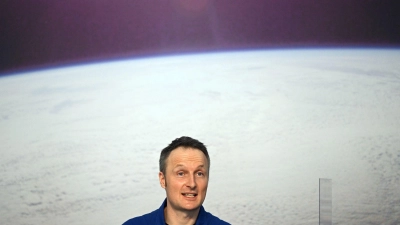 Der Astronaut Matthias Maurer berichtet nach der Rückkehr von seiner Weltraummission von seinen Erlebnissen im All. (Foto: Federico Gambarini/dpa)