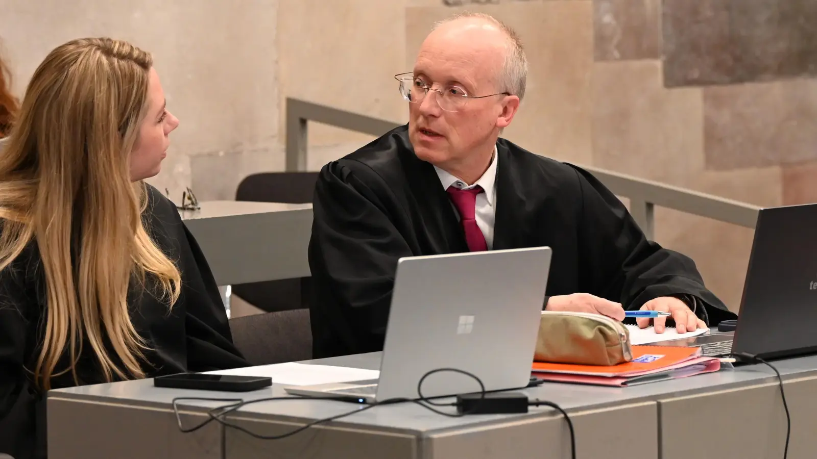 Die Verteidiger Franziska Meier und Bernd Hönicka wollen das Urteil wegen versuchten Mordes vom Bundesgerichtshof in Karlsruhe überprüfen lassen.  (Foto: Manfred Blendinger)