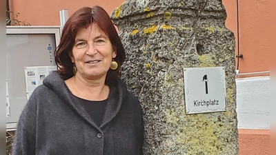 Im Weigenheimer Pfarrhaus ist wieder Leben: Pfarrerin Elfriede Bezold-Löhr möchte dabei helfen, dass die sechs Gemeinden, die sie betreut, zusammenwachsen. (Foto: Ulli Ganter)