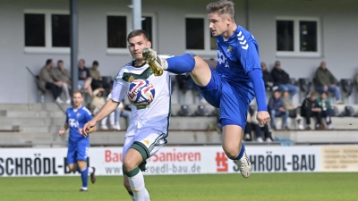 Auch Dustin Lunz (rechts, Steichnachgrund, hier gegen den Ammerthaler Marco Kaiser) ist angeschlagen. (Foto: Martin Rügner)