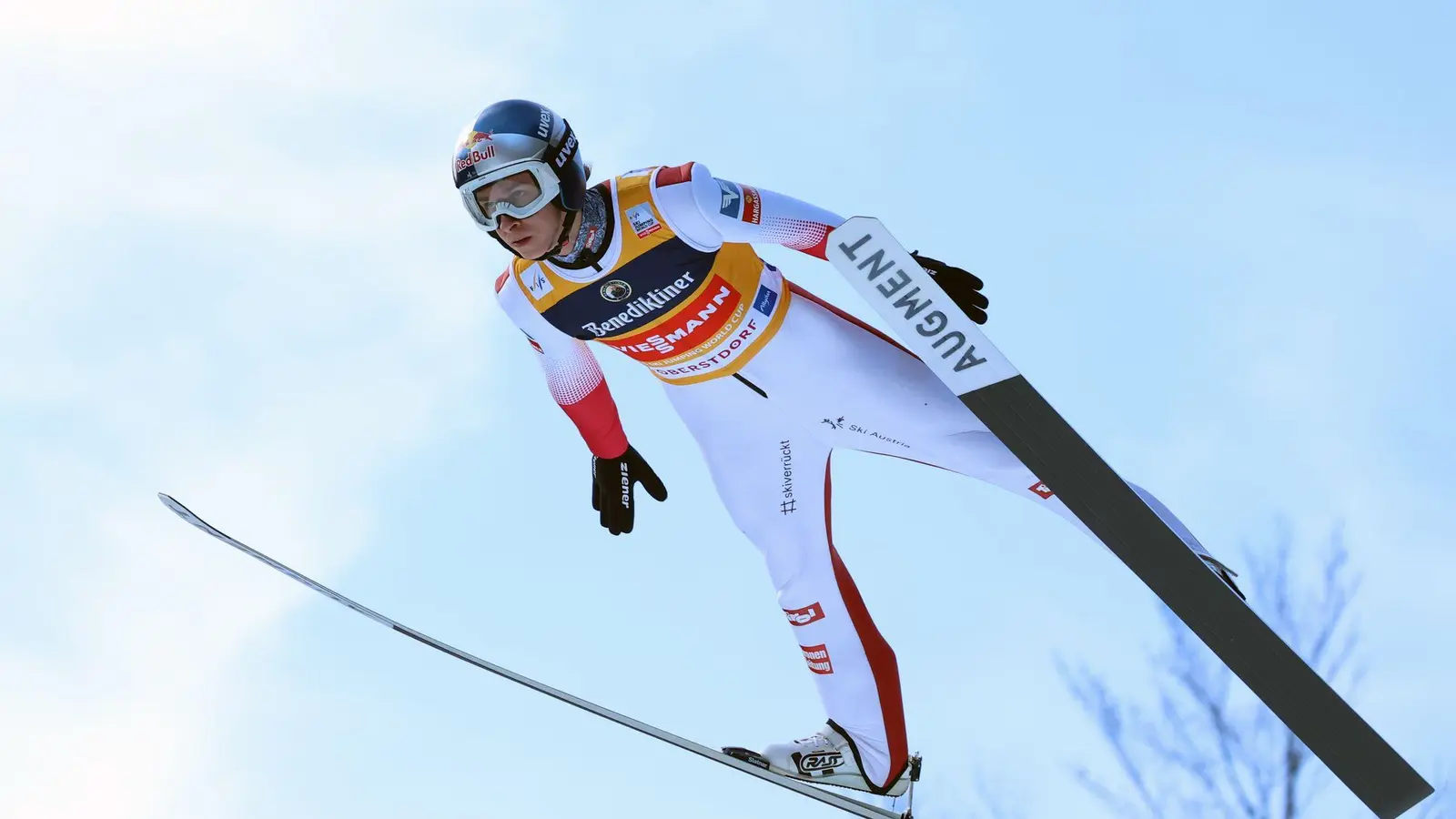 Tournee-Sieger Tschofenig fliegt in Oberstdorf. (Foto: Karl-Josef Hildenbrand/dpa)