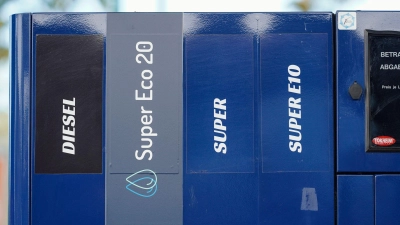 Ganz neu ist E20 nicht. (Archivbild) (Foto: Uwe Anspach/dpa)