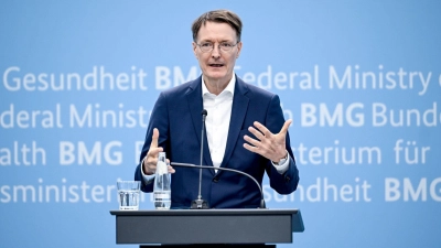 Für die weitere Erforschung von Long Covid seien mehr Mittel nötig, so Gesundheitsminister Karl Lauterbach. (Foto: Britta Pedersen/dpa)