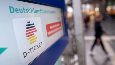 Etliche Menschen wollen nicht mehr als 49 Euro für das Deutschlandticket bezahlen. (Foto: Sebastian Gollnow/dpa)