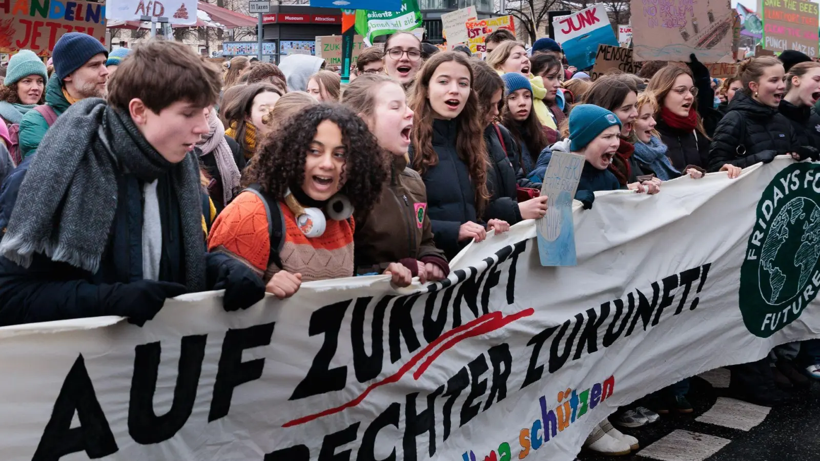 Protest für die Zukunft. (Foto: Carsten Koall/dpa)