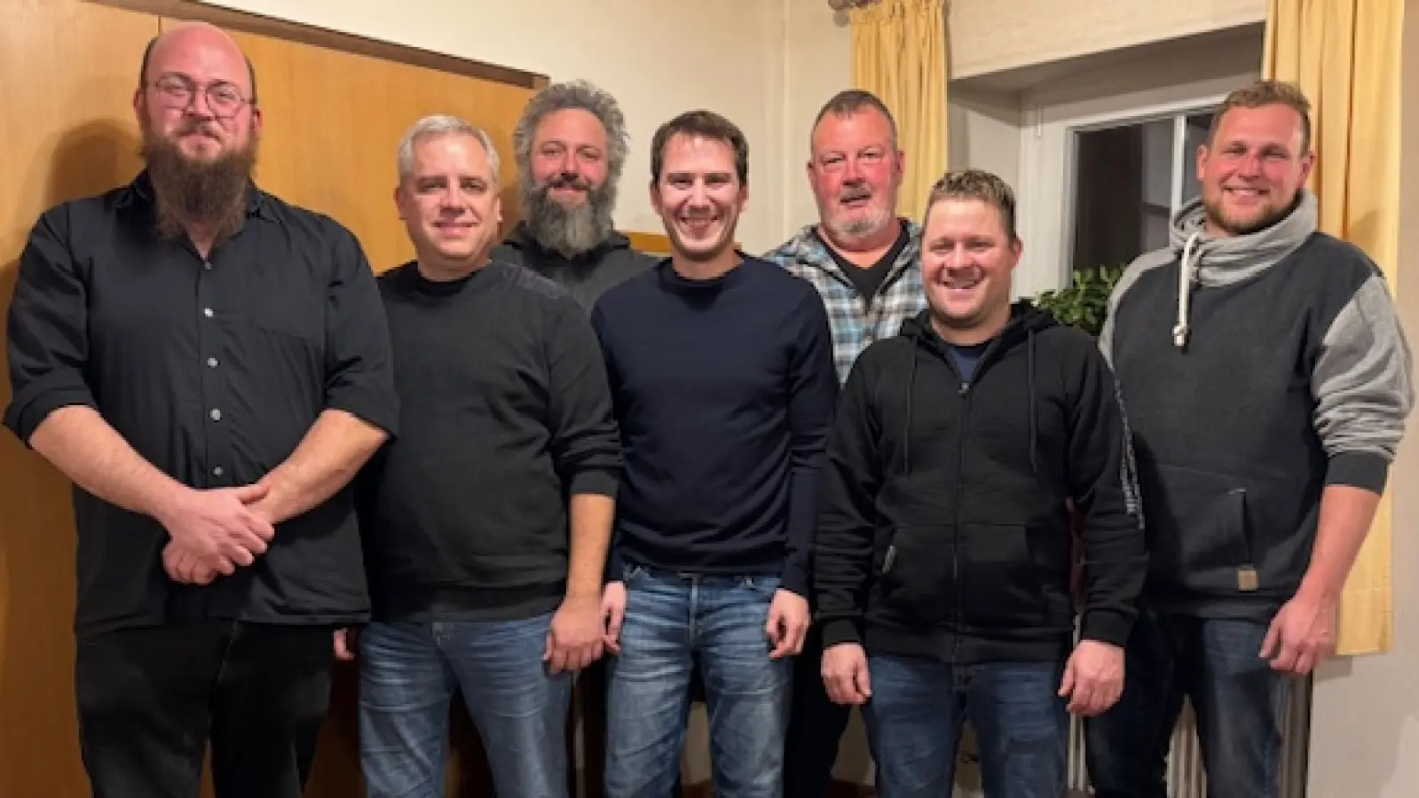 Die Nominierten für den Ippesheimer Gemeinderat bei der Kommunalwahl im März. Links der Bürgermeisterkandidat der Bullenheimer Liste, Konrad Schmitt. (Foto: Ulli Ganter)