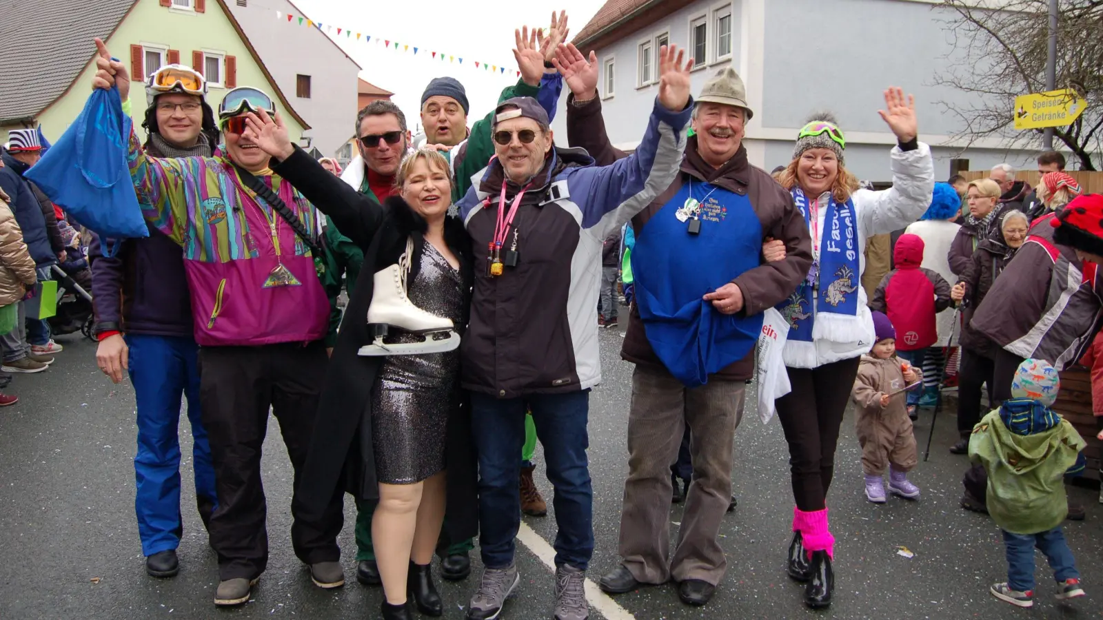 Auf diesem Foto kommen Ihnen Menschen bekannt vor? Richtig geraten, hier finden sich mindestens fünf Bürgermeister und ein ehemaliger Landtagsabgeordneter: Burghaslachs Armin Luther, Neuhofs Claudia Wust, Markt Bibarts Klaus Nölp, Scheinfelds Claus Seifert und Langenfelds Reinhard Streng - und in der Mitte Hans Herold. (Foto: Christa Frühwald)