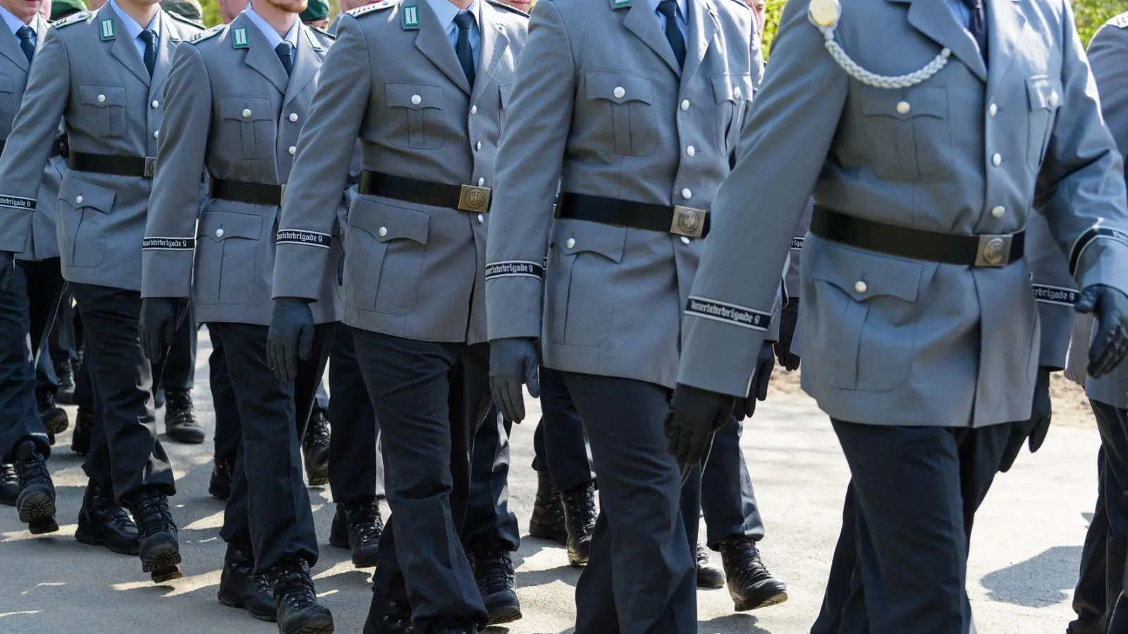 Die Uniformen der Bundeswehr sollen auf einen aktuelleren Stand gebracht werden. (Archivbild) (Foto: Philipp Schulze/dpa)