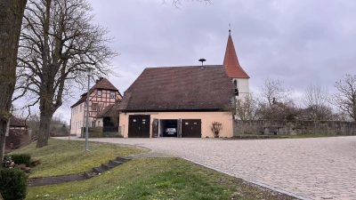 Das ist das alte Feuerwehrgerätehaus in Bettenfeld. Schon 2025 könnte die Freiwillige Feuerwehr Bettenfeld in ihr neues Gerätehaus umziehen. (Foto: Rebecca Dodaro)