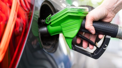 Fast umsonst konnten Autofahrer ihre Fahrzeuge an einer Tankstelle im Allgäu betanken. (Symbolbild) (Foto: Sven Hoppe/dpa)