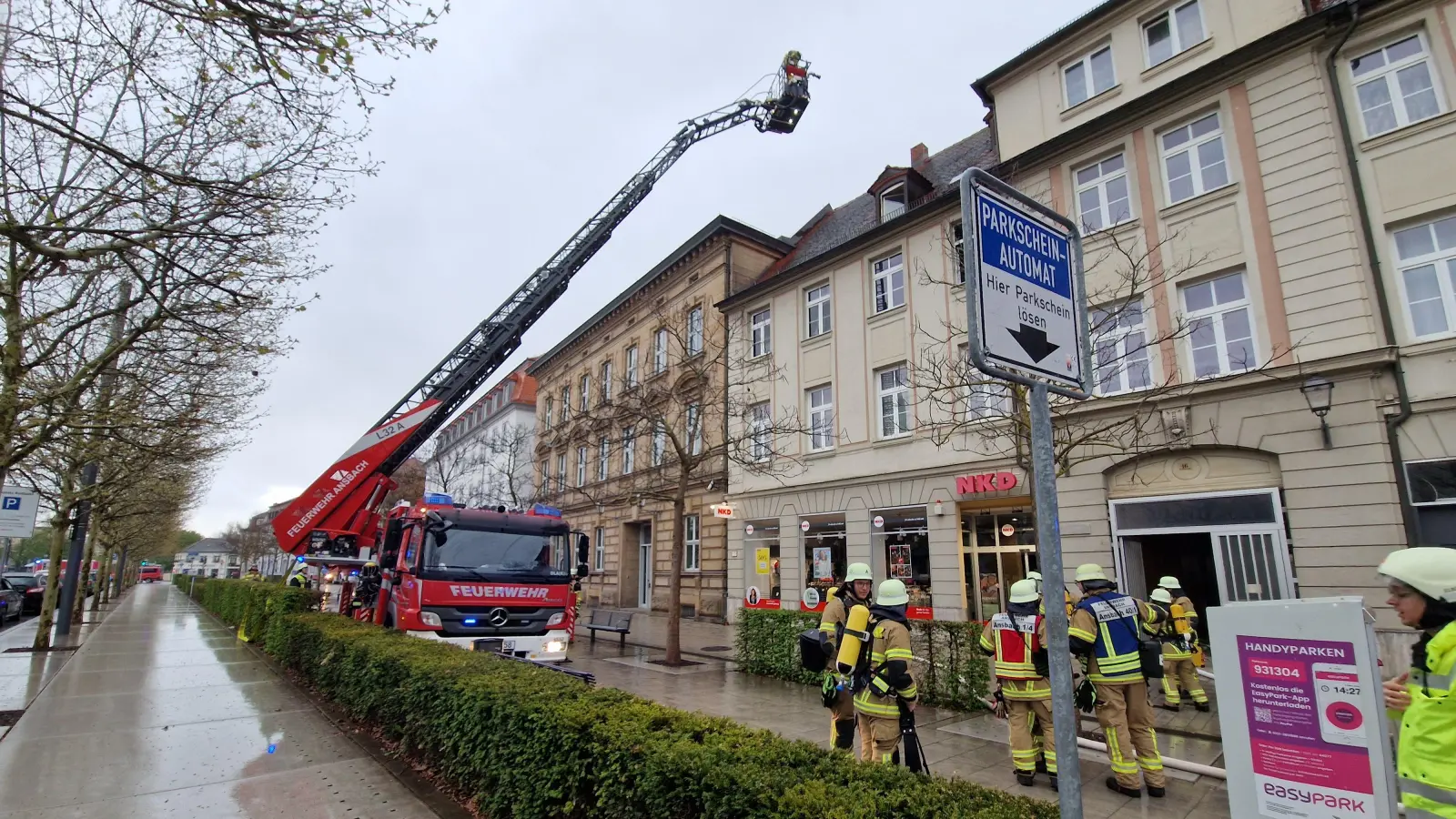 Die Ansbacher Feuerwehr rückte am Ostermontag in der Promenade an. (Foto: Andrea Walke)