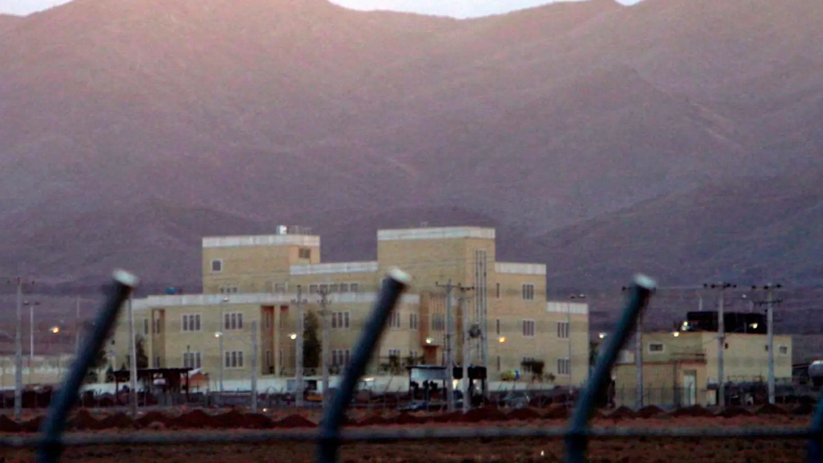 Die Urananreicherungsanlage Natans war schon im Juni vergangenen Jahres angegriffen worden. (Archivbild) (Foto: Abedin Taherkenareh/epa/dpa)