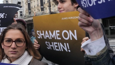 In Frankreich kam es nach einem Skandal um Sexpuppen zu Protesten gegen das Fast-Fashion-Unternehmen Shein. (Archivbild)  (Foto: Thibault Camus/AP/dpa)