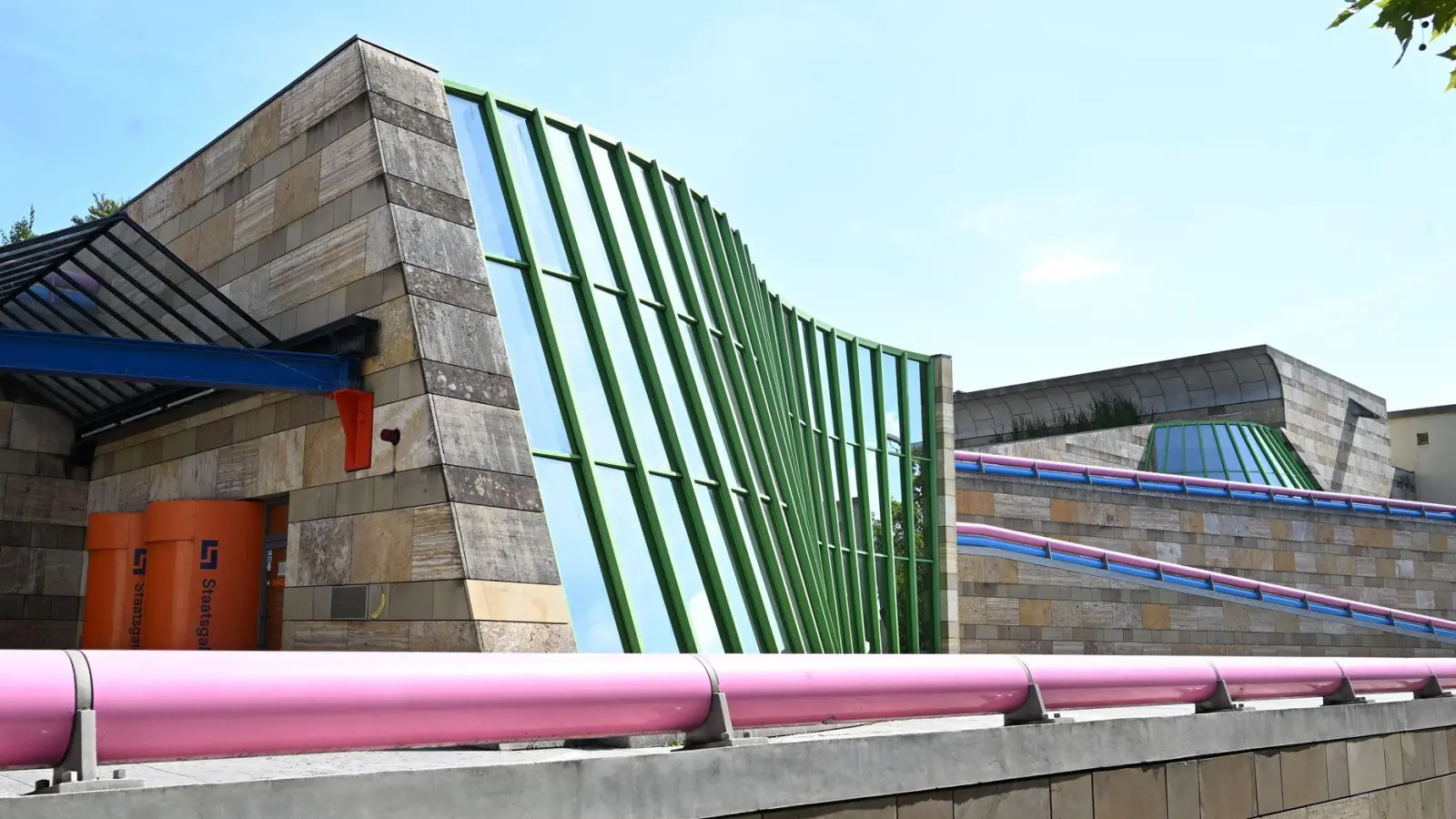 Die Staatsgalerie Stuttgart hat ein Triptychon wegen der problematischen Herkunft zurückgegeben. (Symbolbild) (Foto: Bernd Weißbrod/dpa)