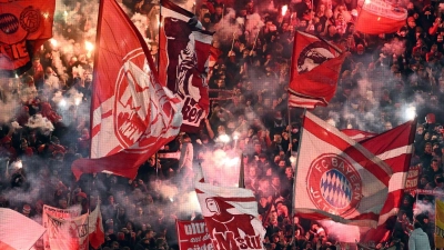 Wegen etlicher Pyro-Vorfälle in Dortmund muss der FC Bayern zahlen. (Foto: Bernd Thissen/dpa)