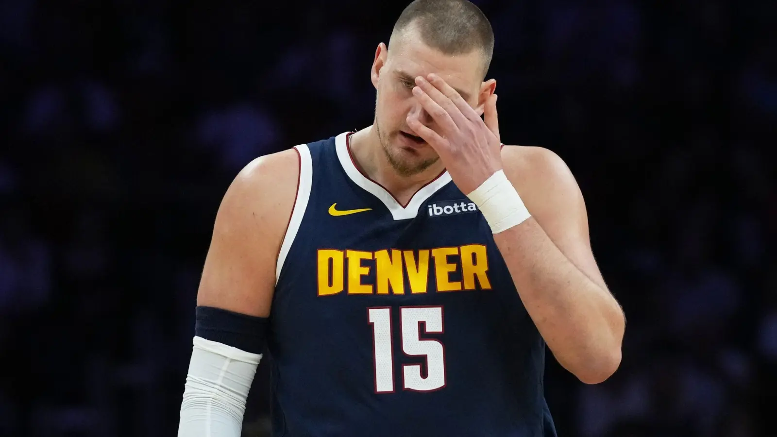 Nikola Jokic muss für einige Zeit pausieren. (Foto: Lynne Sladky/AP/dpa)