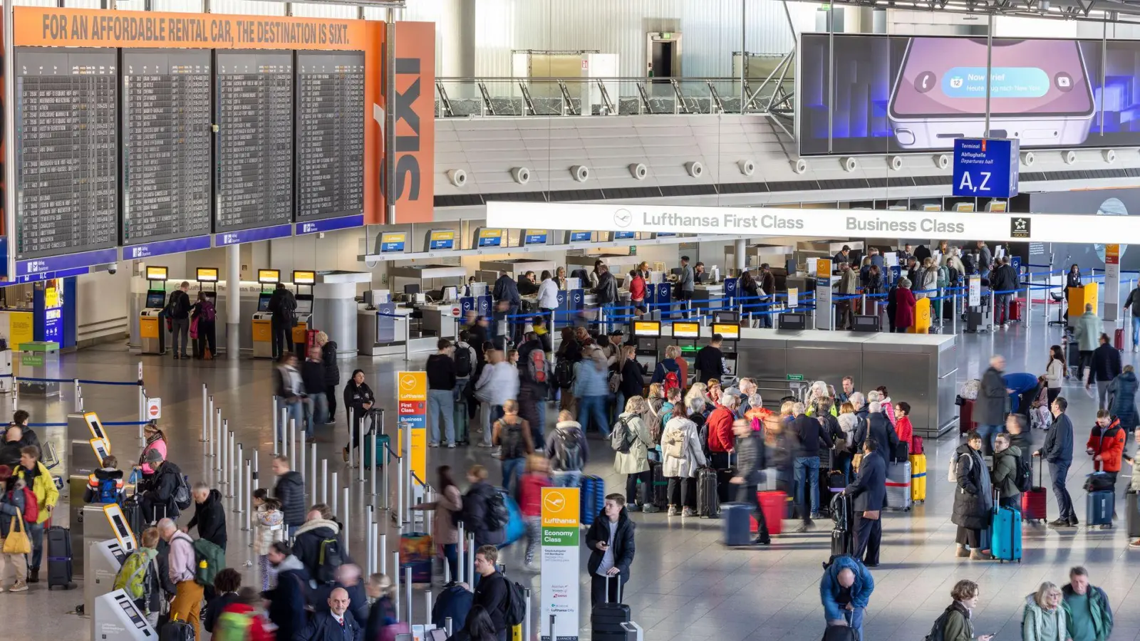 Mehr als 500.000 Flugpassagiere können ihre Reisen am Montag nicht wie geplant antreten. (Foto: Helmut Fricke/dpa)