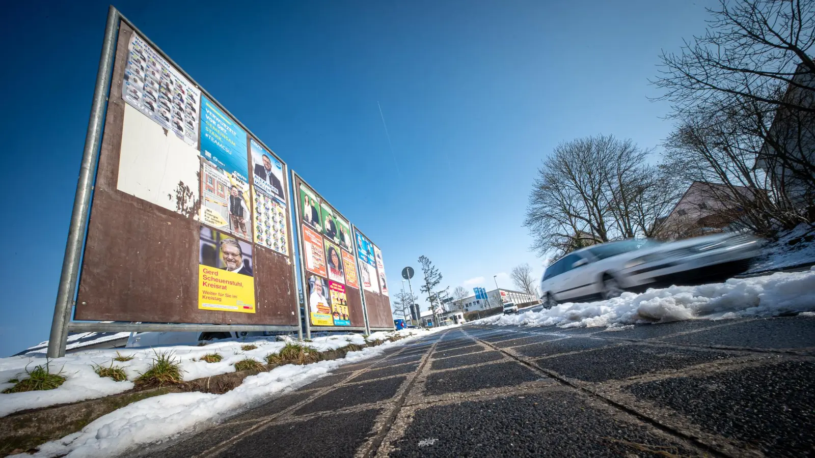 In Neustadt sind Wahlplakatwände längst Standard. Sollte diese Praxis für Uffenheim als Vorbild dienen? Die Meinungen dazu gingen im Uffenheimer Stadtrat auseinander. (Foto: Mirko Fryska)