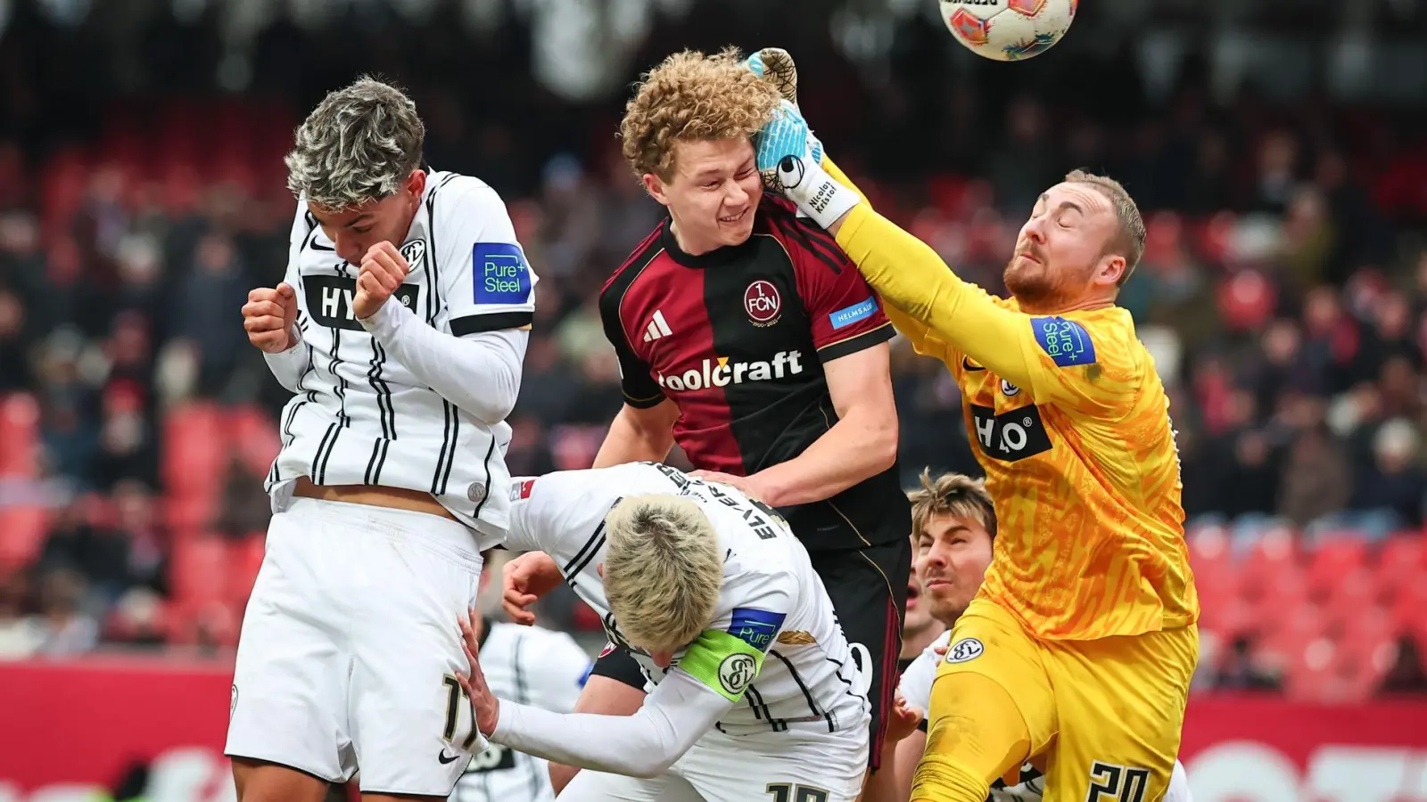 Piet Scobel gibt ein starkes Startelfdebüt beim 1. FC Nürnberg. (Foto: Daniel Karmann/dpa)