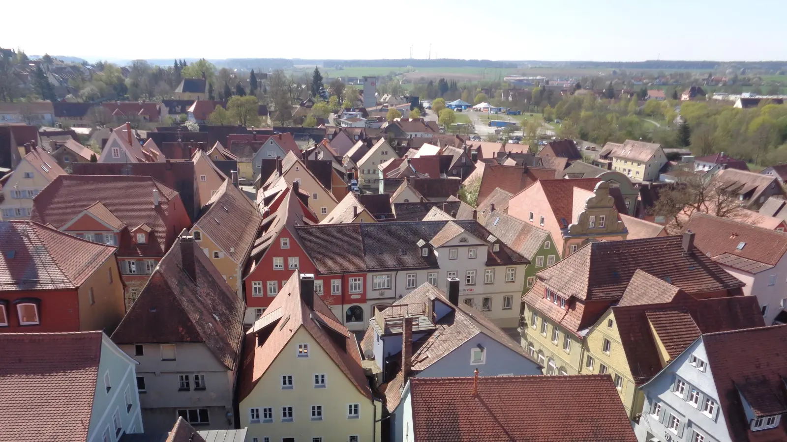 Was wünschen sich junge Menschen für die Stadt Feuchtwangen? Und welche Fragen haben sie an die Bürgermeister-Kandidaten? Der Jugendbeirat will jetzt Fragen sammeln, die Dr. Ulrich Grünwald und Patrick Ruh schriftlich beantworten sollen (Archivbild: Peter Sennfelder)