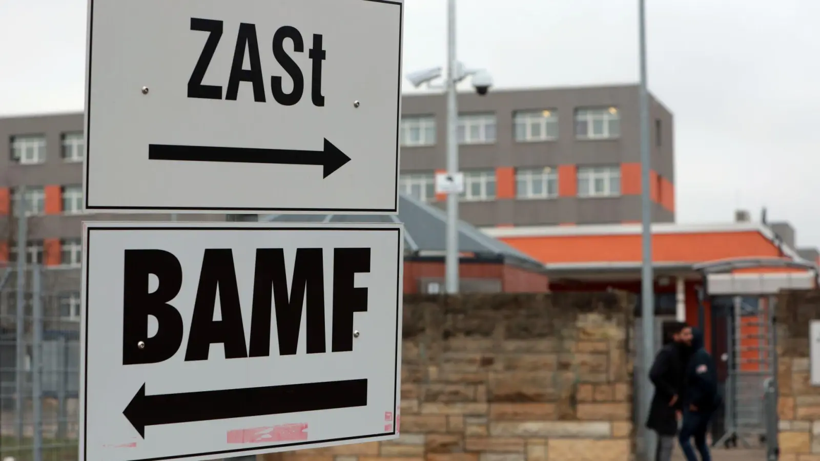 In Sachsen-Anhalt kommen immer weniger Asylsuchende an. (Archivbild) (Foto: Matthias Bein/dpa-Zentralbild/dpa)