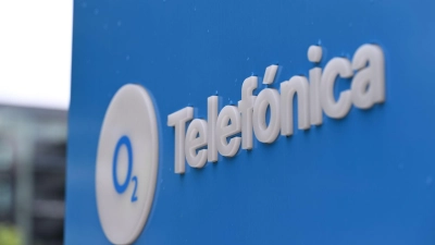 Das O2-Logo am Düsseldorfer Firmenstandort, wo bis 2014 E-Plus seine Zentrale hatte - dann wurde E-Plus von Telefónica gekauft. (Foto: Wolf von Dewitz/dpa)